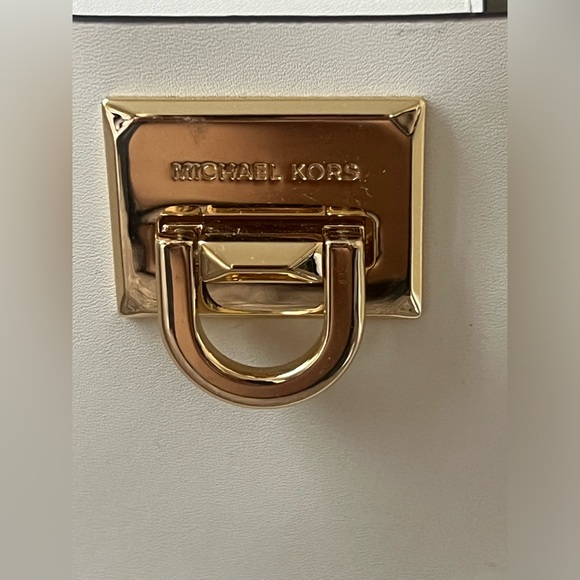 Michael Kors Light Cream Manhattan Large Tote New w/o tags. - Picture 3 of 9